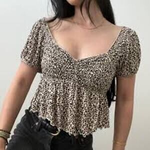 Urban Outfitters Women’s Puff Sleeve Smocked Cropped Top Size XS‎ Beige Black